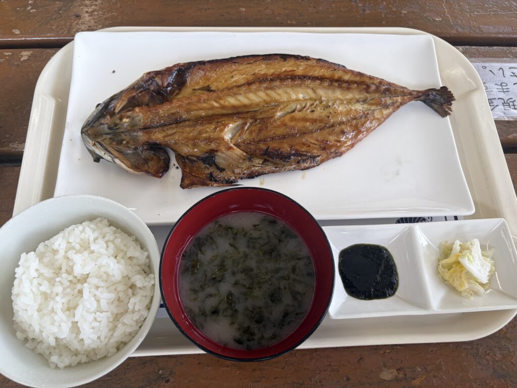 伊東・杉国商店の干物定食